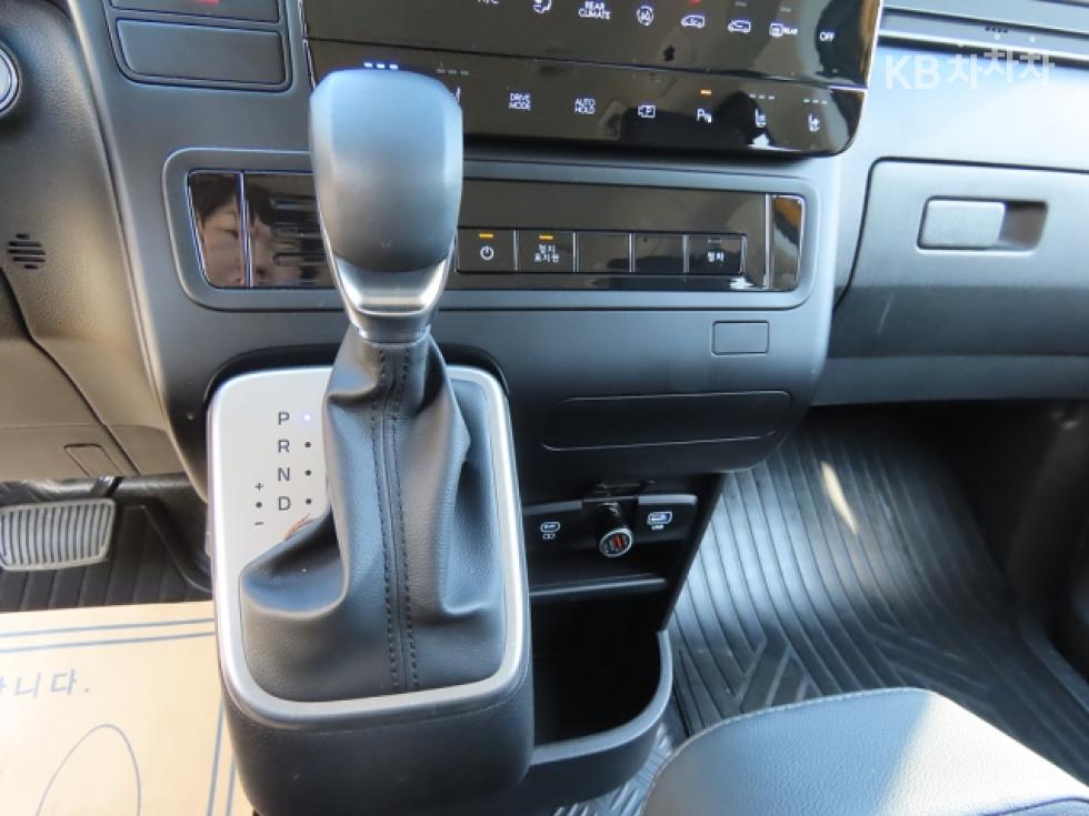 Hyundai Staria — miniaturë 16