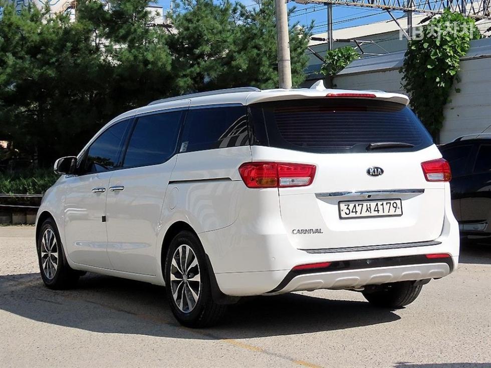 Kia Carnival — miniaturë 3