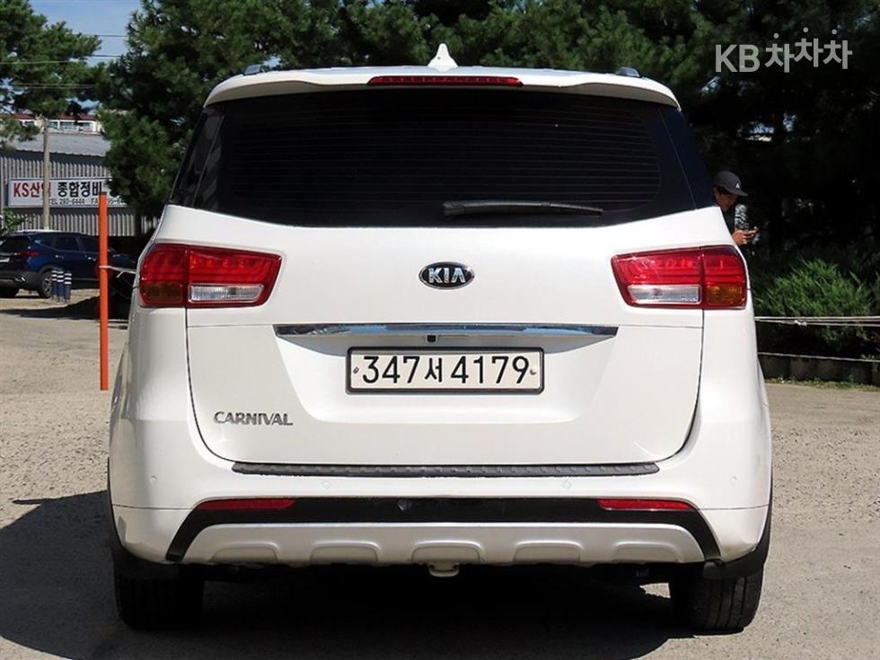 Kia Carnival — miniaturë 4