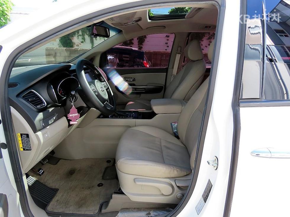 Kia Carnival — miniaturë 5