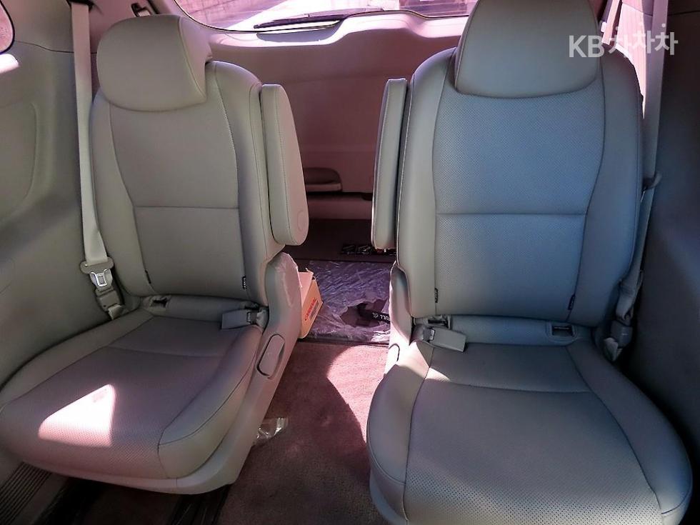 Kia Carnival — miniaturë 7