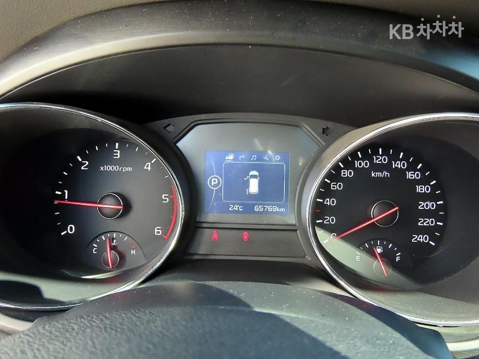Kia Carnival — miniaturë 10