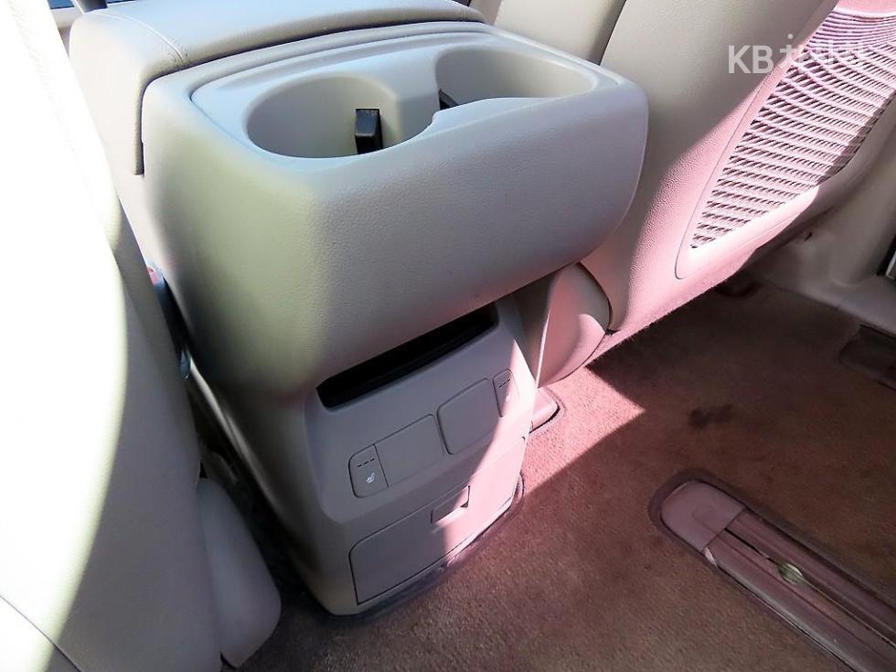 Kia Carnival — miniaturë 15