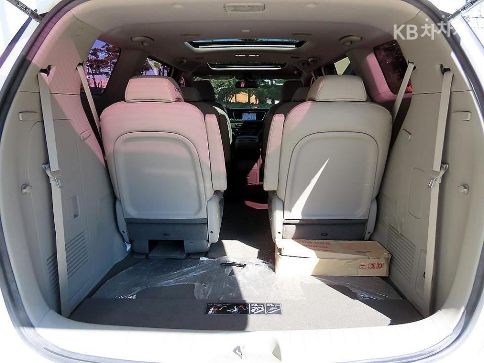 Kia Carnival — miniaturë 17
