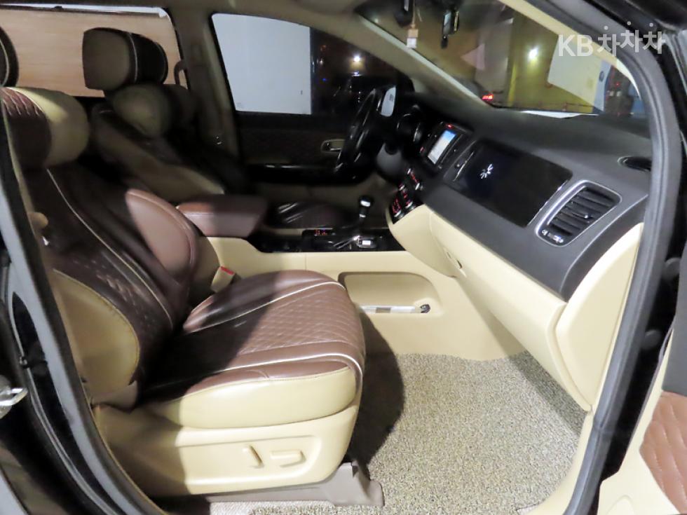 Kia Carnival — miniaturë 8