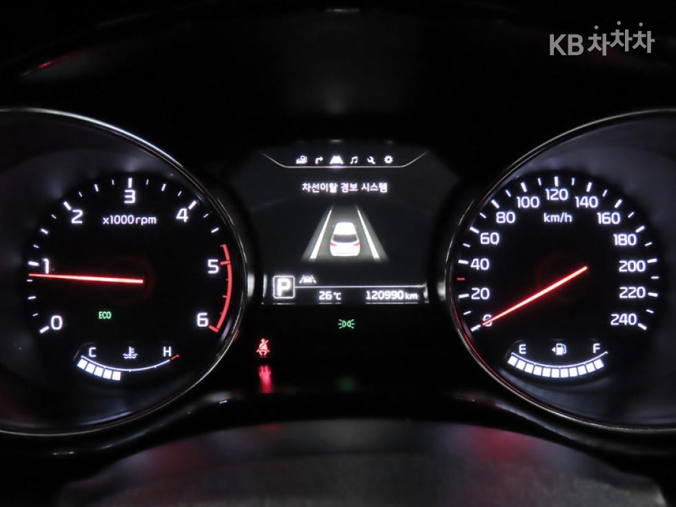 Kia Carnival — miniaturë 10