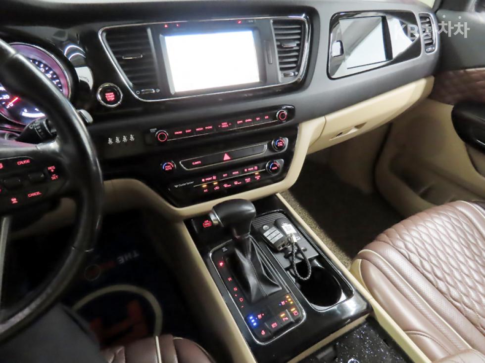 Kia Carnival — miniaturë 12