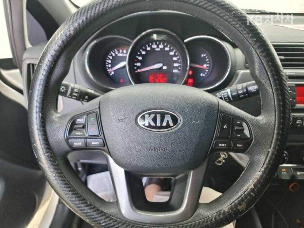 Kia Pride — miniaturë 5