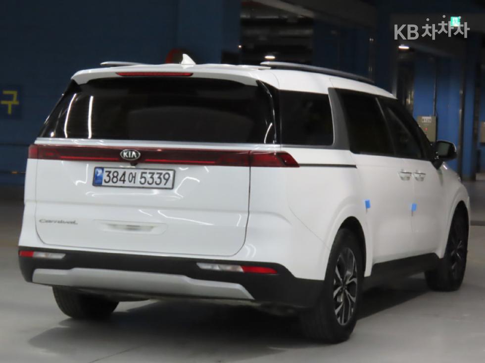 Kia Carnival — miniaturë 4