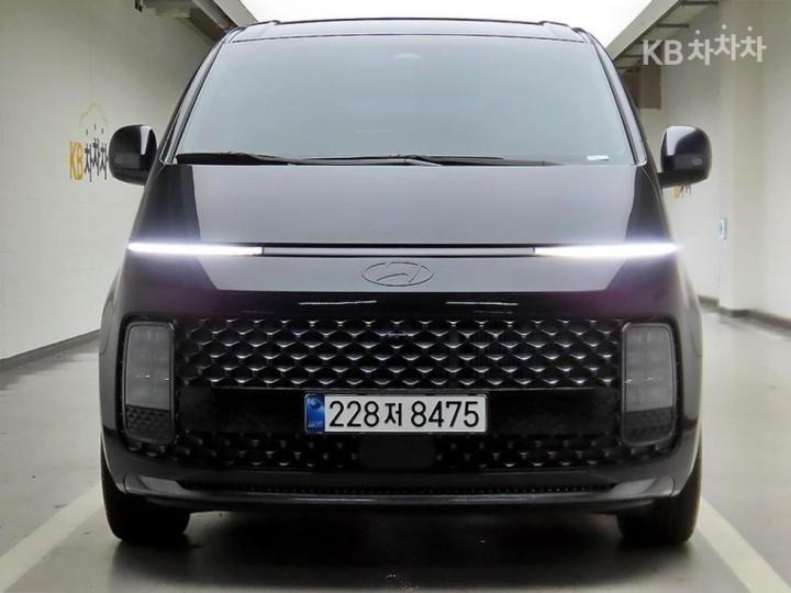 Hyundai Staria 2.2 라운지 9 인스퍼레이션 — foto 1