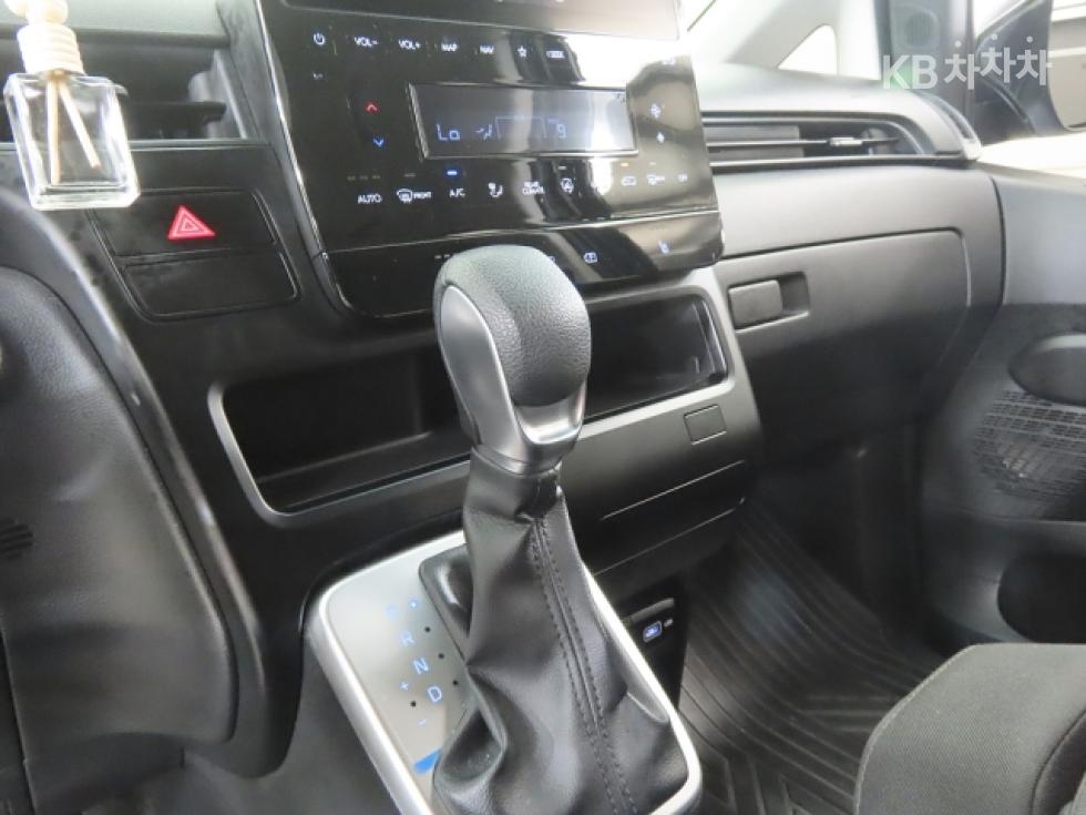 Hyundai Staria — miniaturë 12