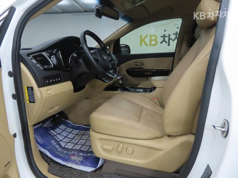 Kia Carnival — miniaturë 5