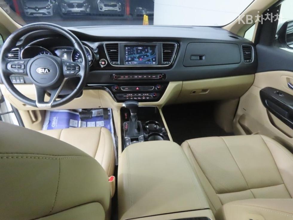 Kia Carnival — miniaturë 7