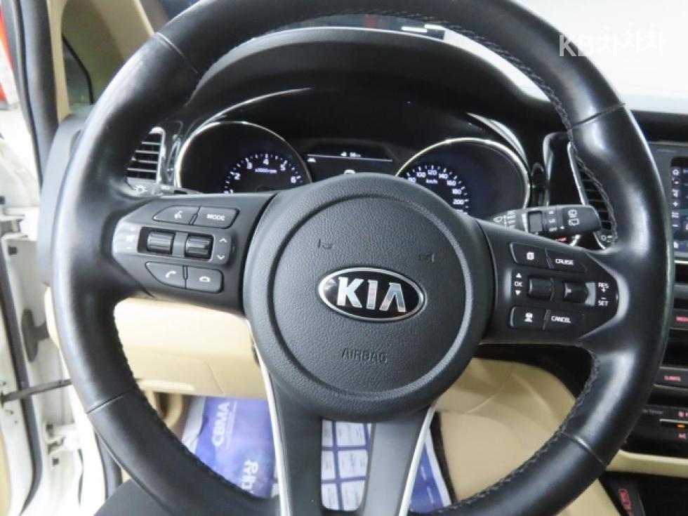 Kia Carnival — miniaturë 8