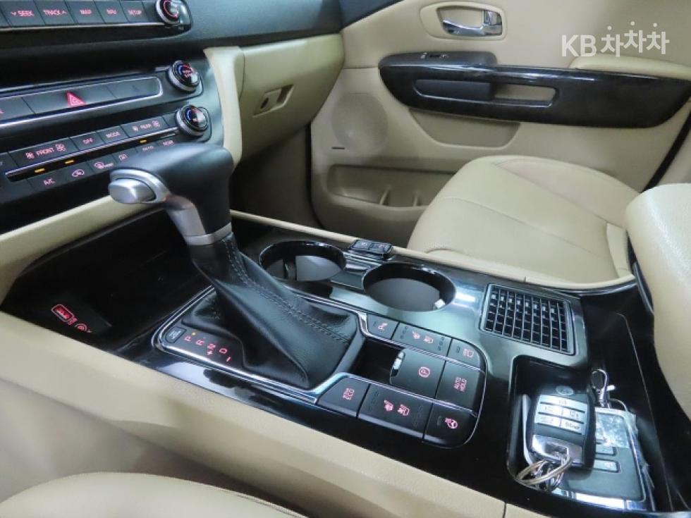 Kia Carnival — miniaturë 11
