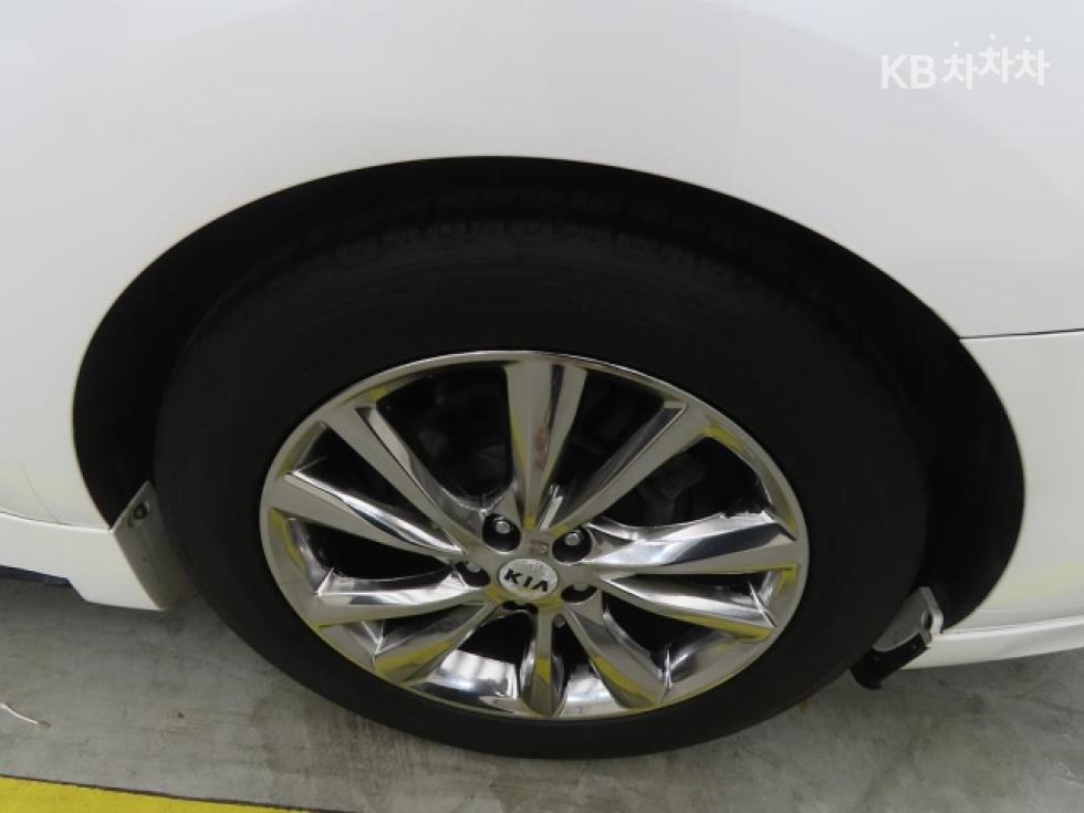 Kia Carnival — miniaturë 20