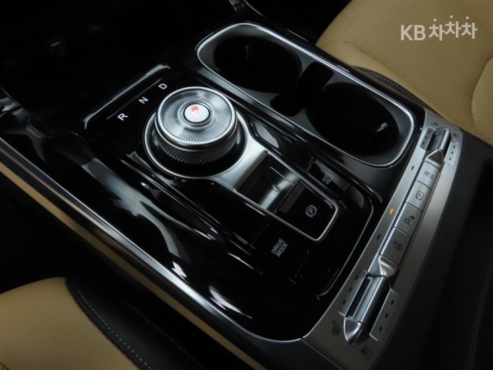 Kia Carnival — miniaturë 11