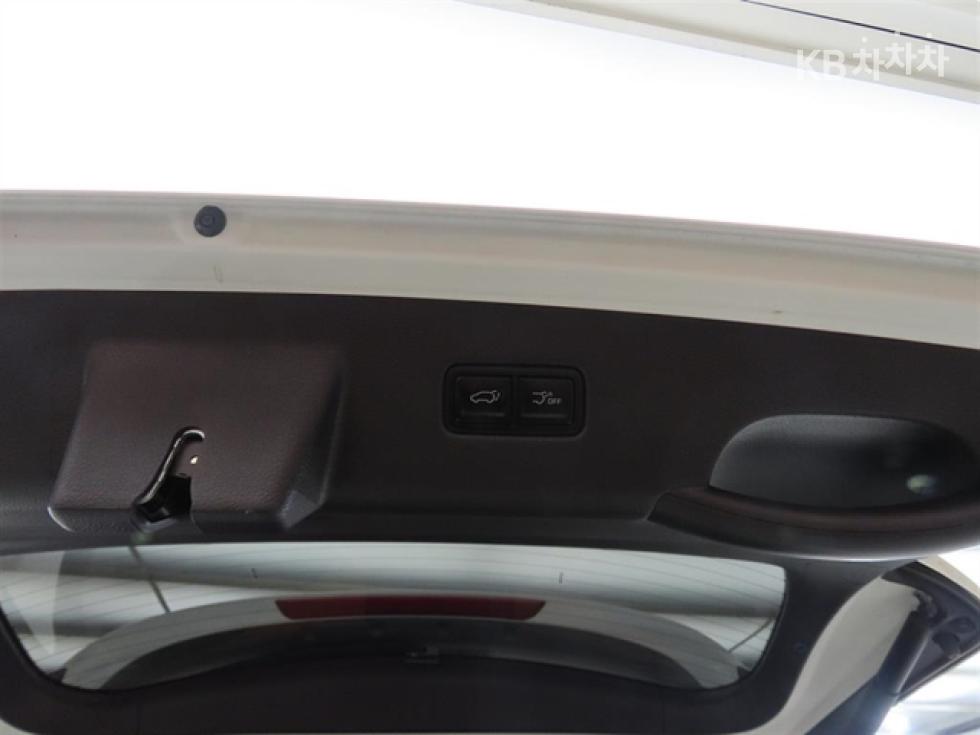 Kia Carnival — miniaturë 17