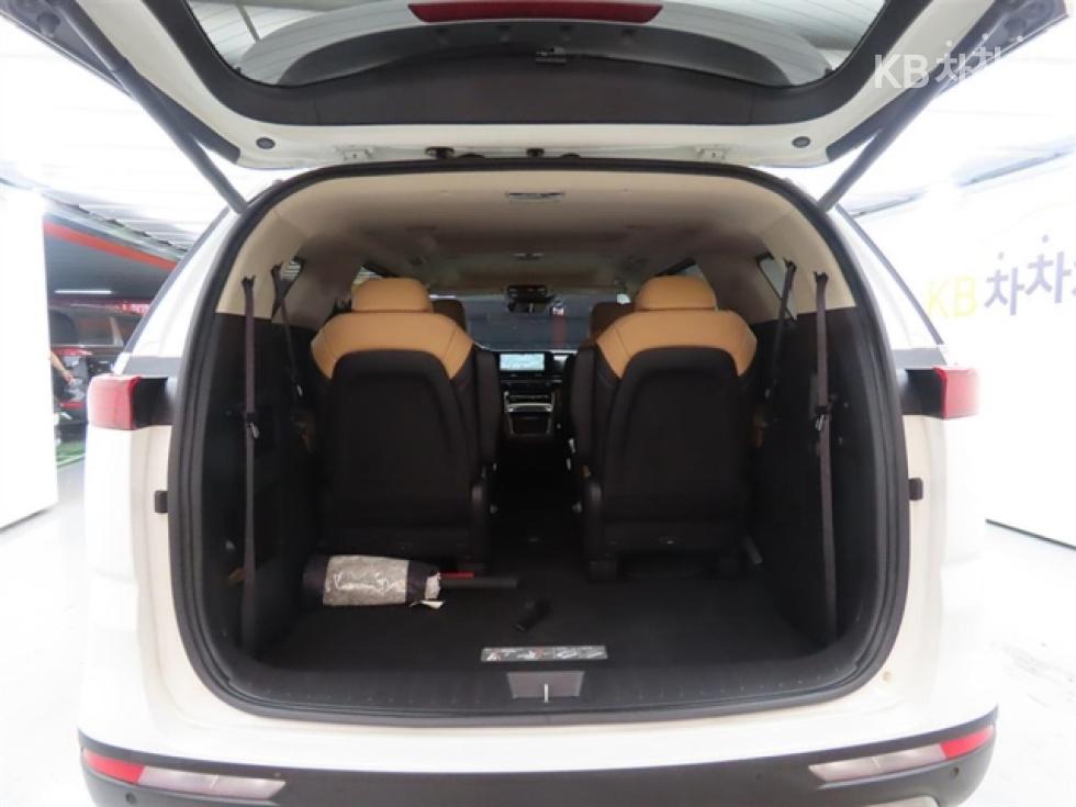 Kia Carnival — miniaturë 18