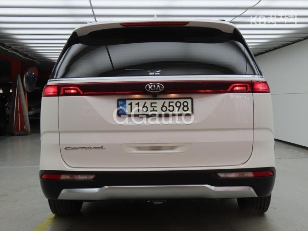 Kia Carnival — miniaturë 4