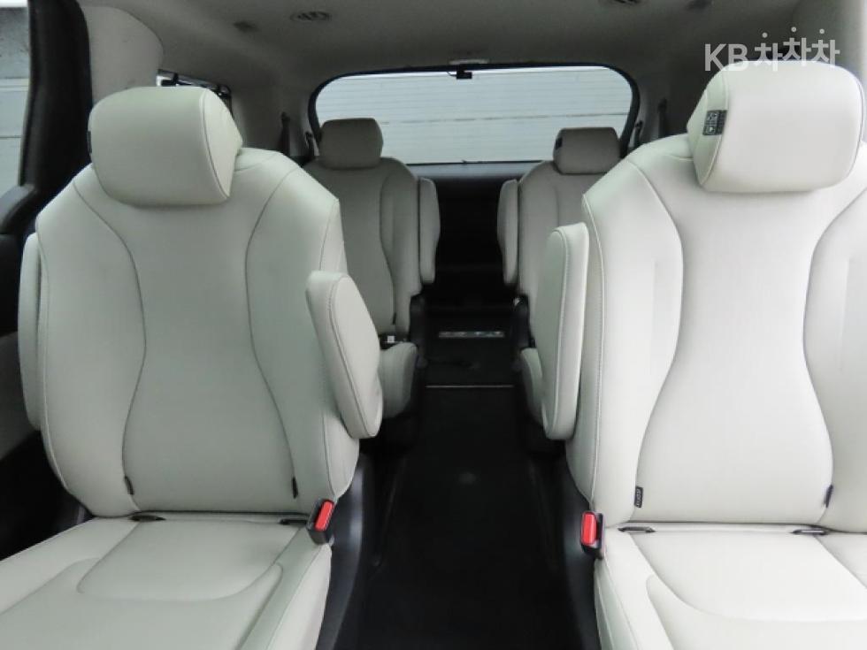 Kia Carnival — miniaturë 7