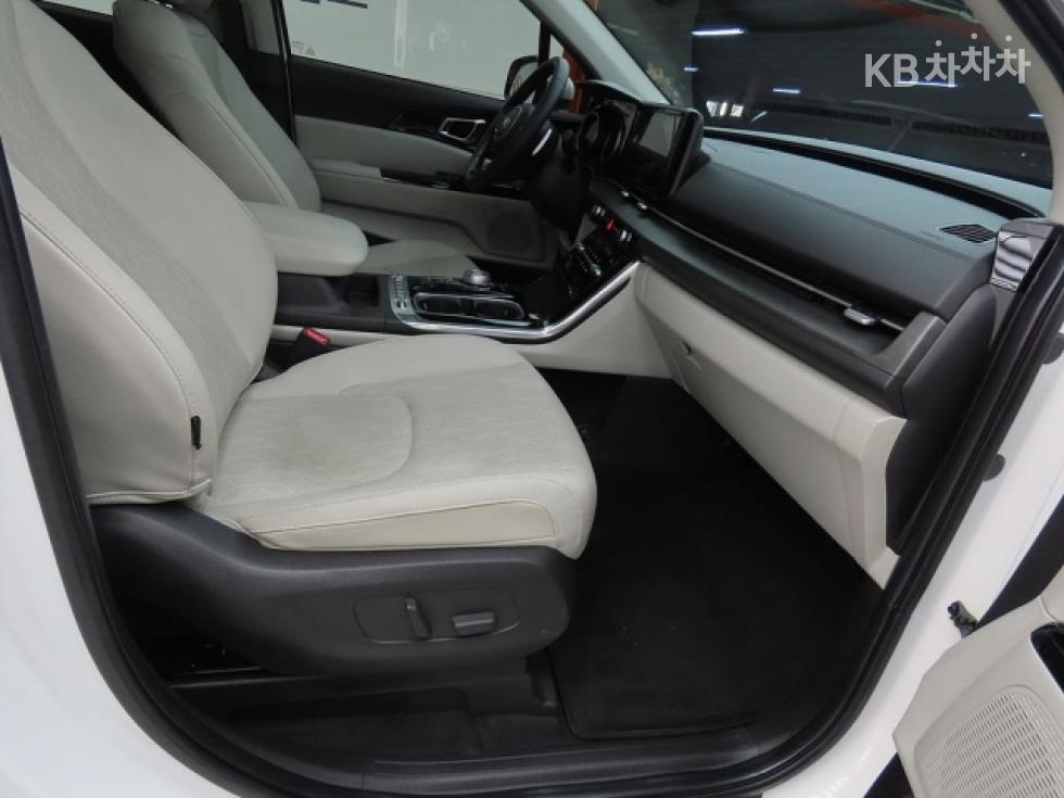 Kia Carnival — miniaturë 8