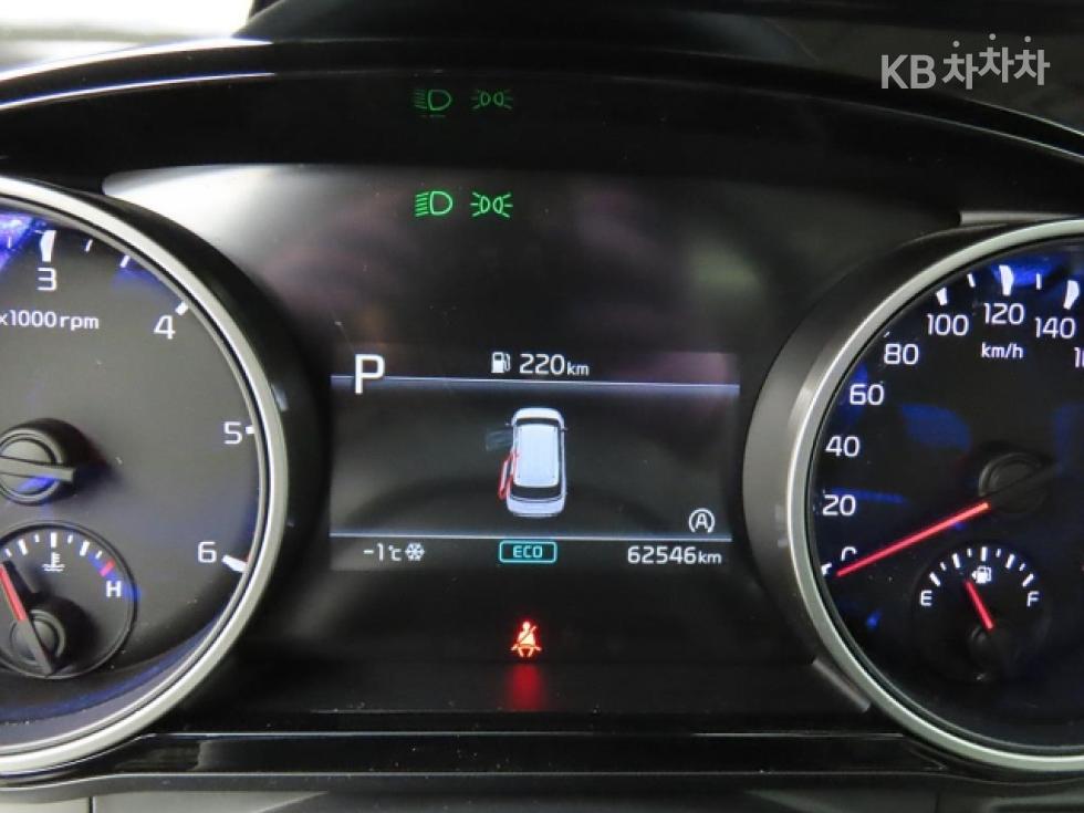 Kia Carnival — miniaturë 9