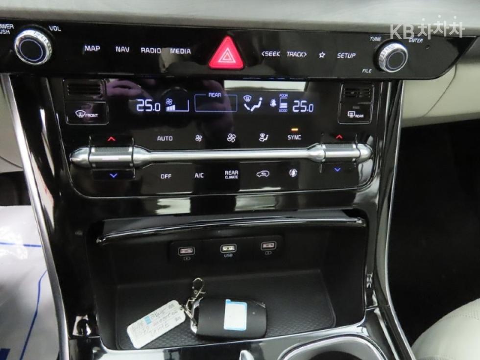 Kia Carnival — miniaturë 14