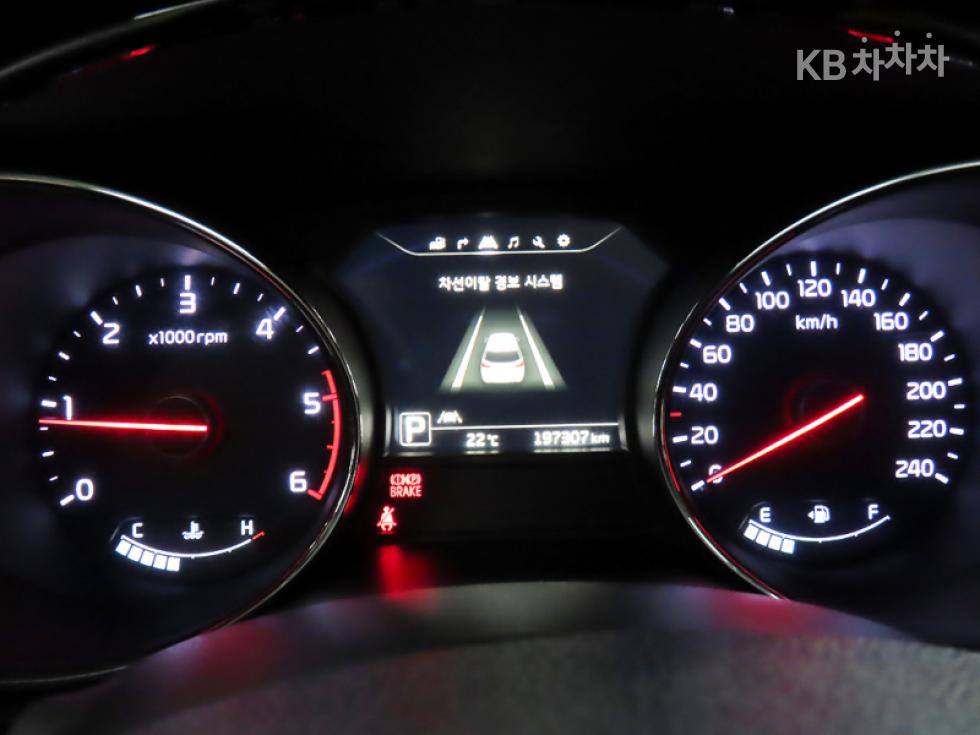 Kia Carnival — miniaturë 8