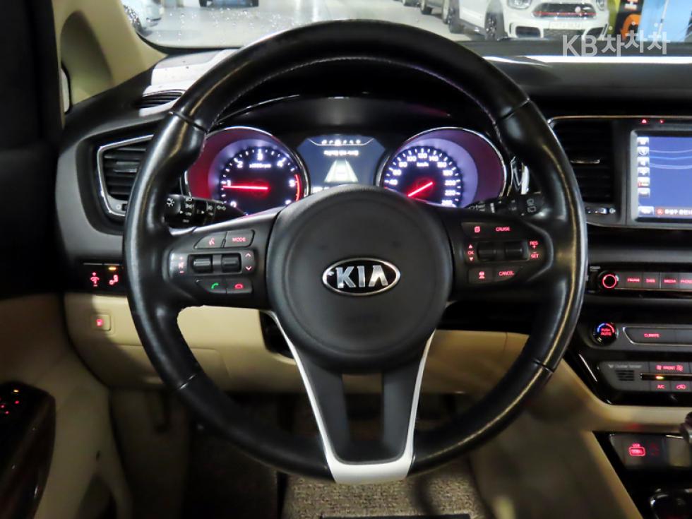 Kia Carnival — miniaturë 9