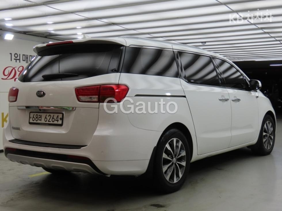 Kia Carnival — miniaturë 3