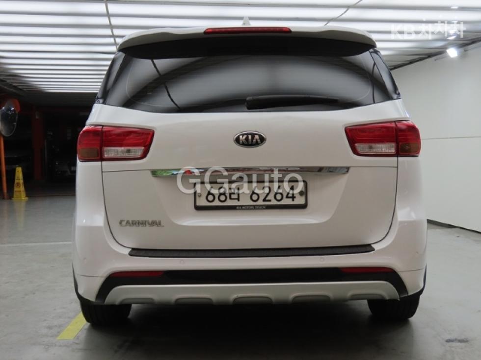 Kia Carnival — miniaturë 4