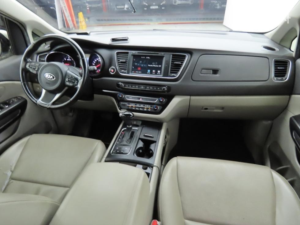 Kia Carnival — miniaturë 5