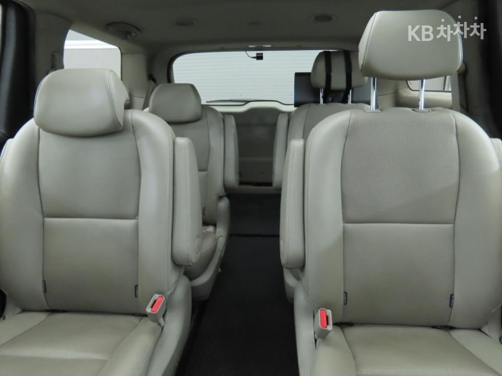 Kia Carnival — miniaturë 6