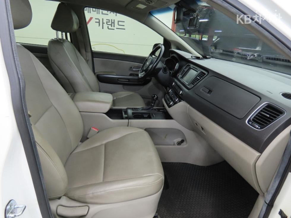 Kia Carnival — miniaturë 7