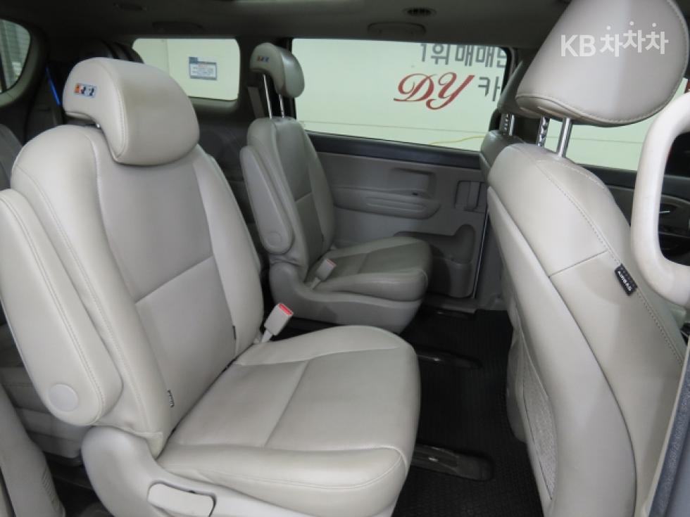 Kia Carnival — miniaturë 8