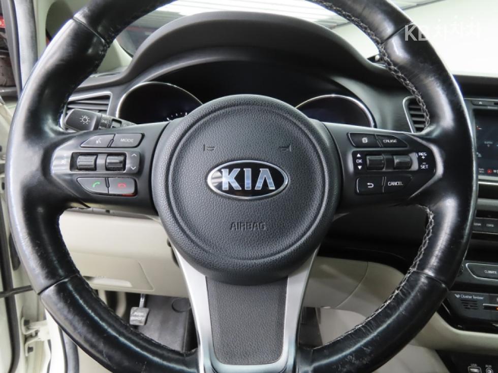 Kia Carnival — miniaturë 10