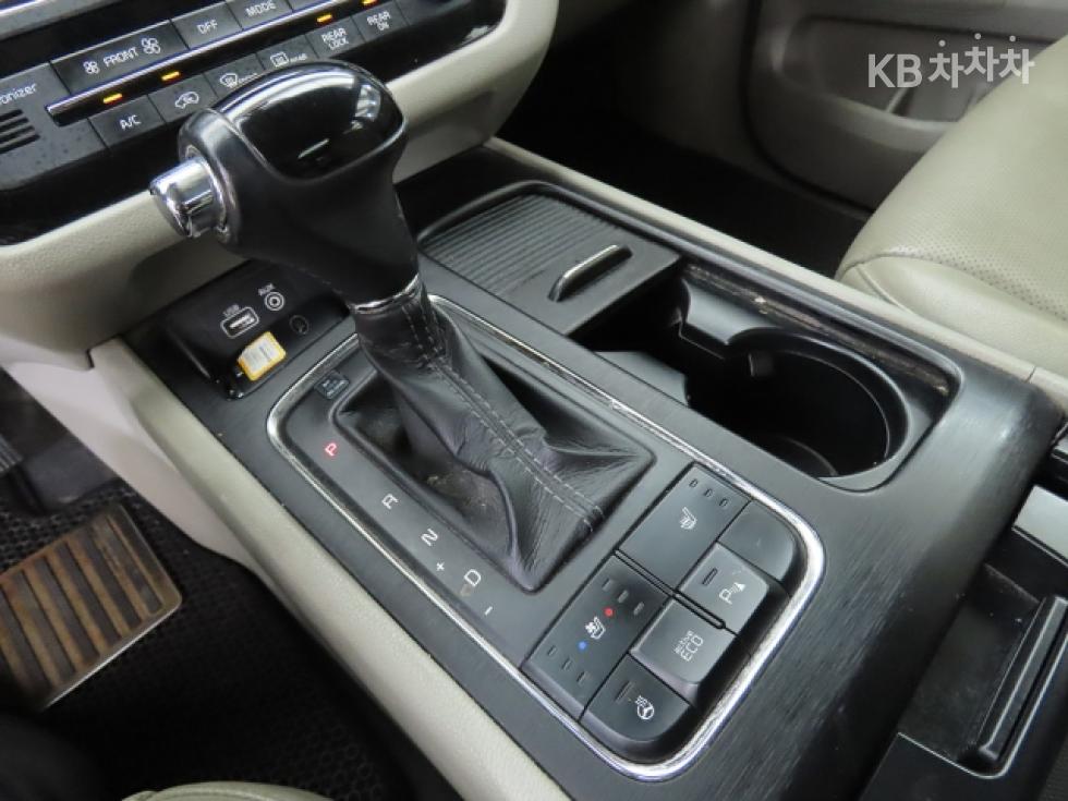 Kia Carnival — miniaturë 15