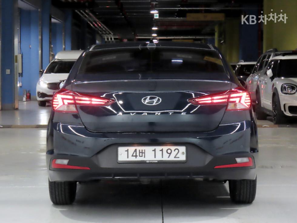Hyundai Avante — miniaturë 3