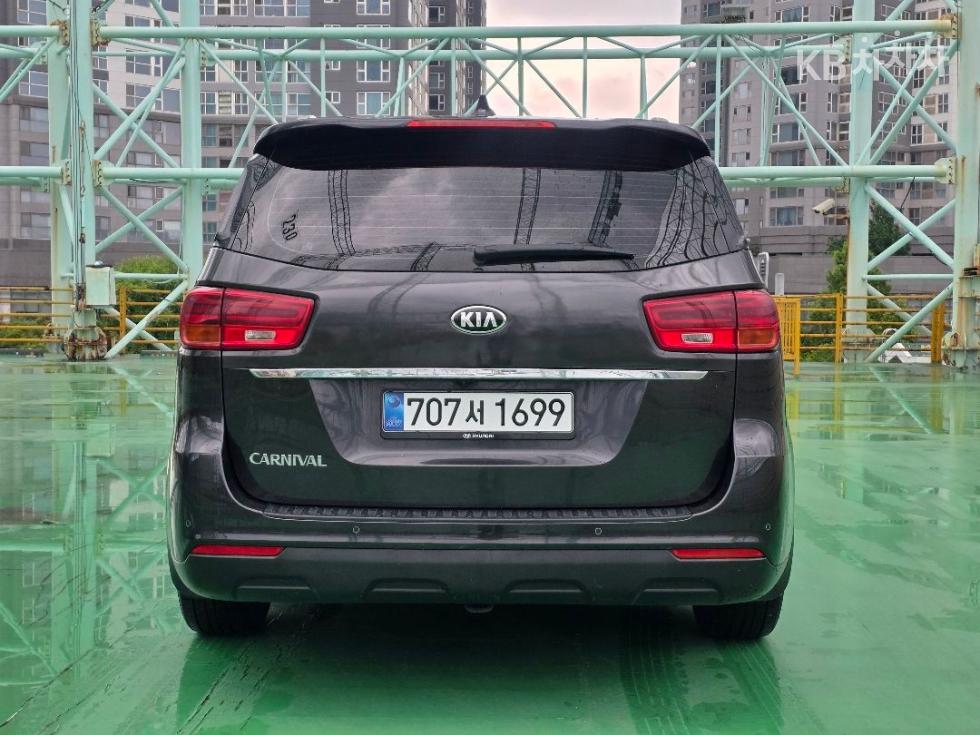 Kia Carnival — miniaturë 5