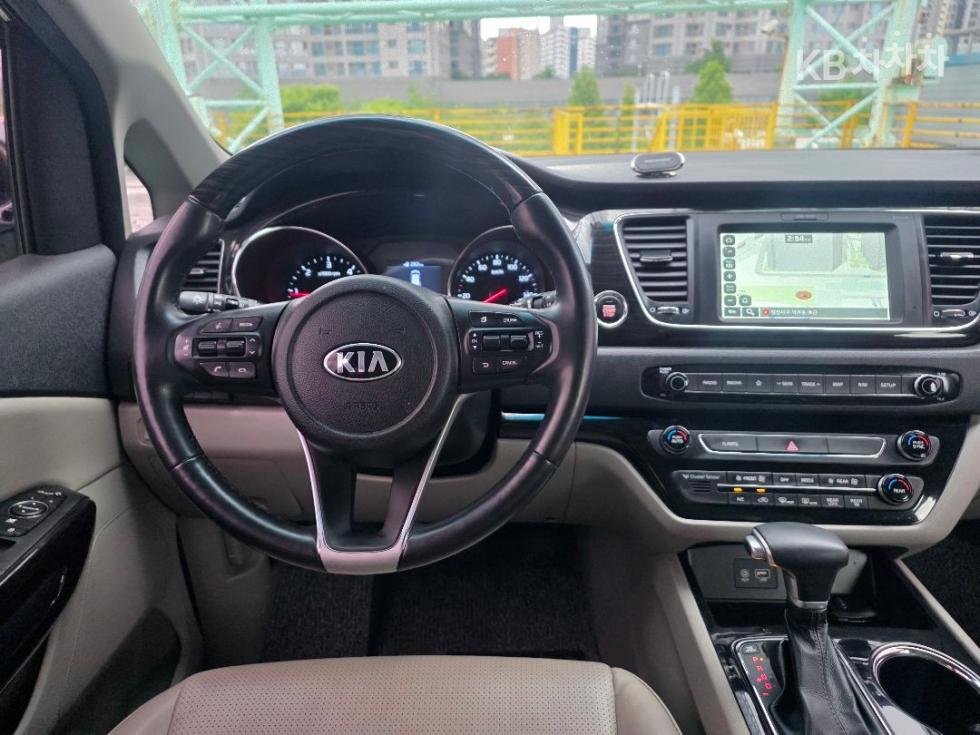 Kia Carnival — miniaturë 7