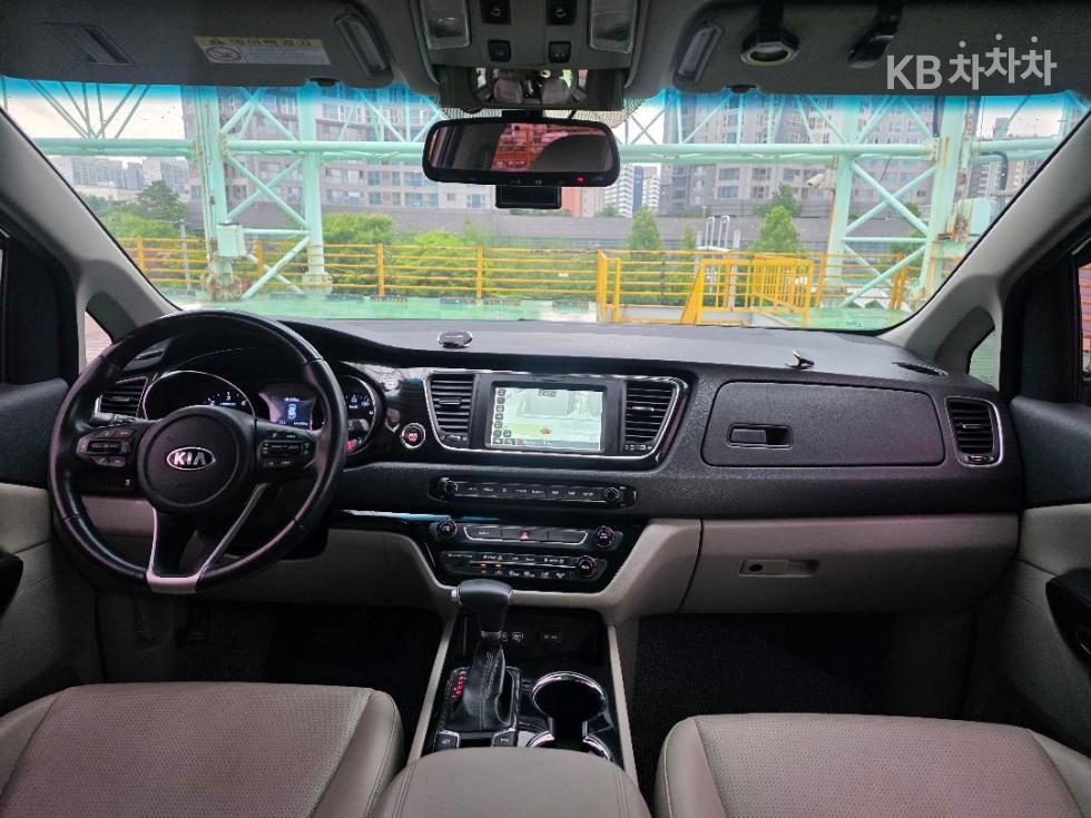 Kia Carnival — miniaturë 6