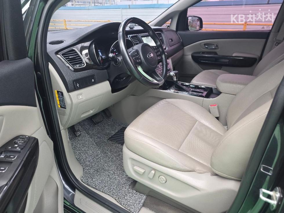 Kia Carnival — miniaturë 10