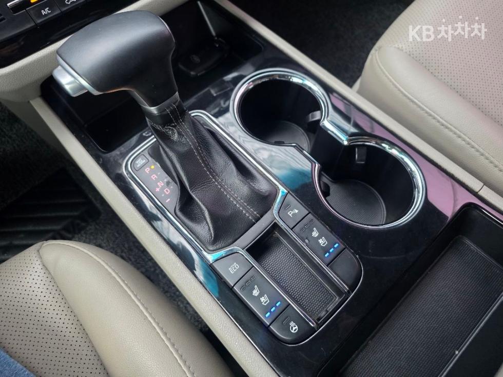 Kia Carnival — miniaturë 9