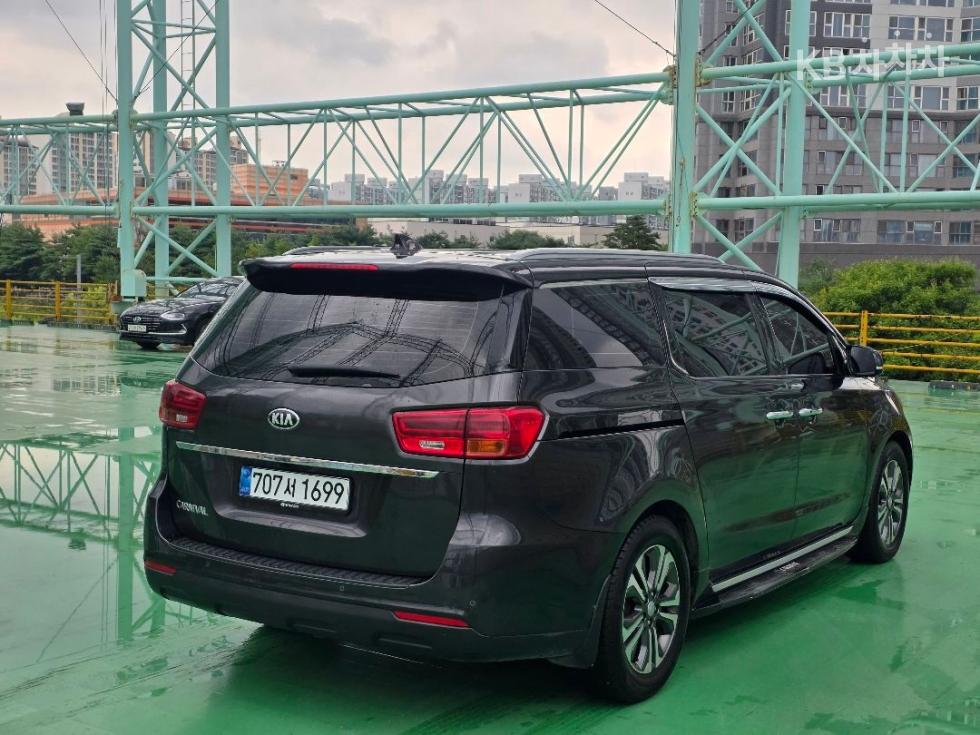 Kia Carnival — miniaturë 23
