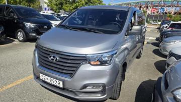 Hyundai Starex Van 5-Seater Modern — foto 1