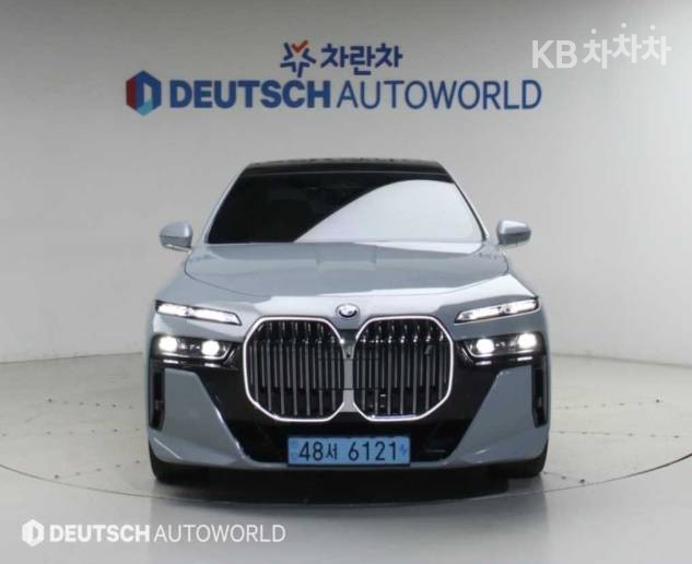 BMW i7 — miniaturë 3