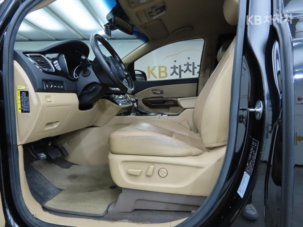 Kia Carnival — miniaturë 5