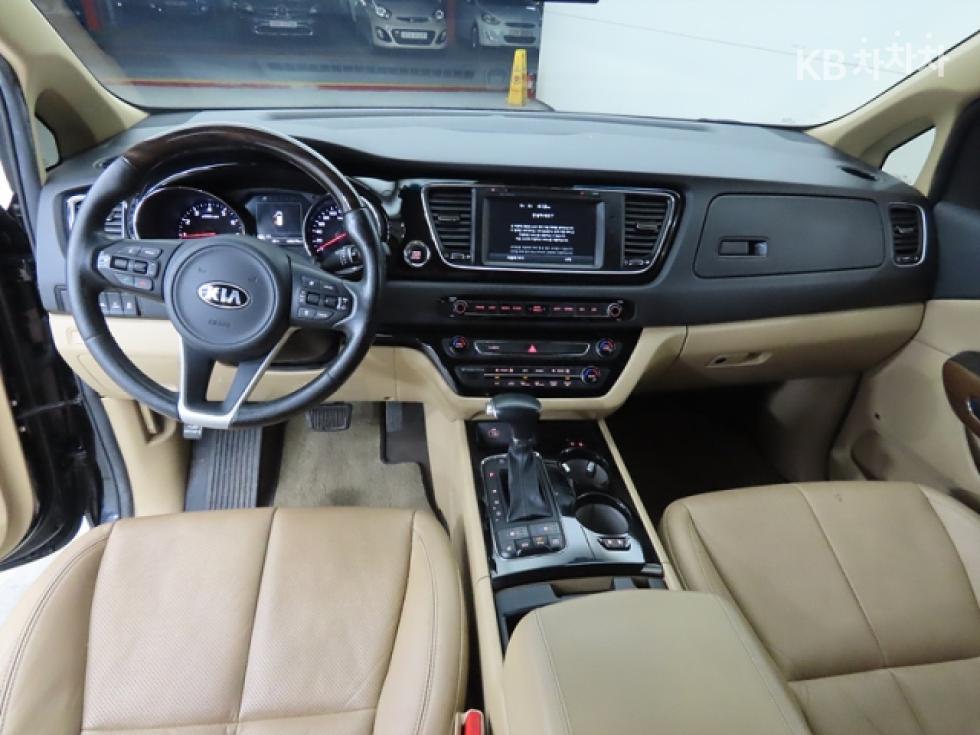 Kia Carnival — miniaturë 7