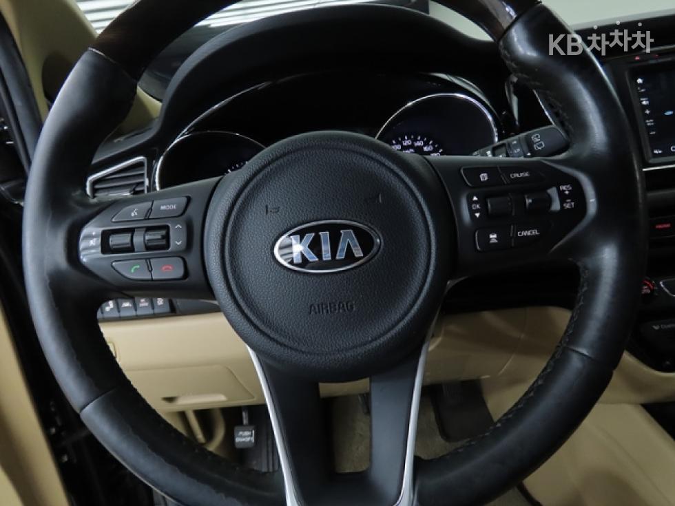 Kia Carnival — miniaturë 8